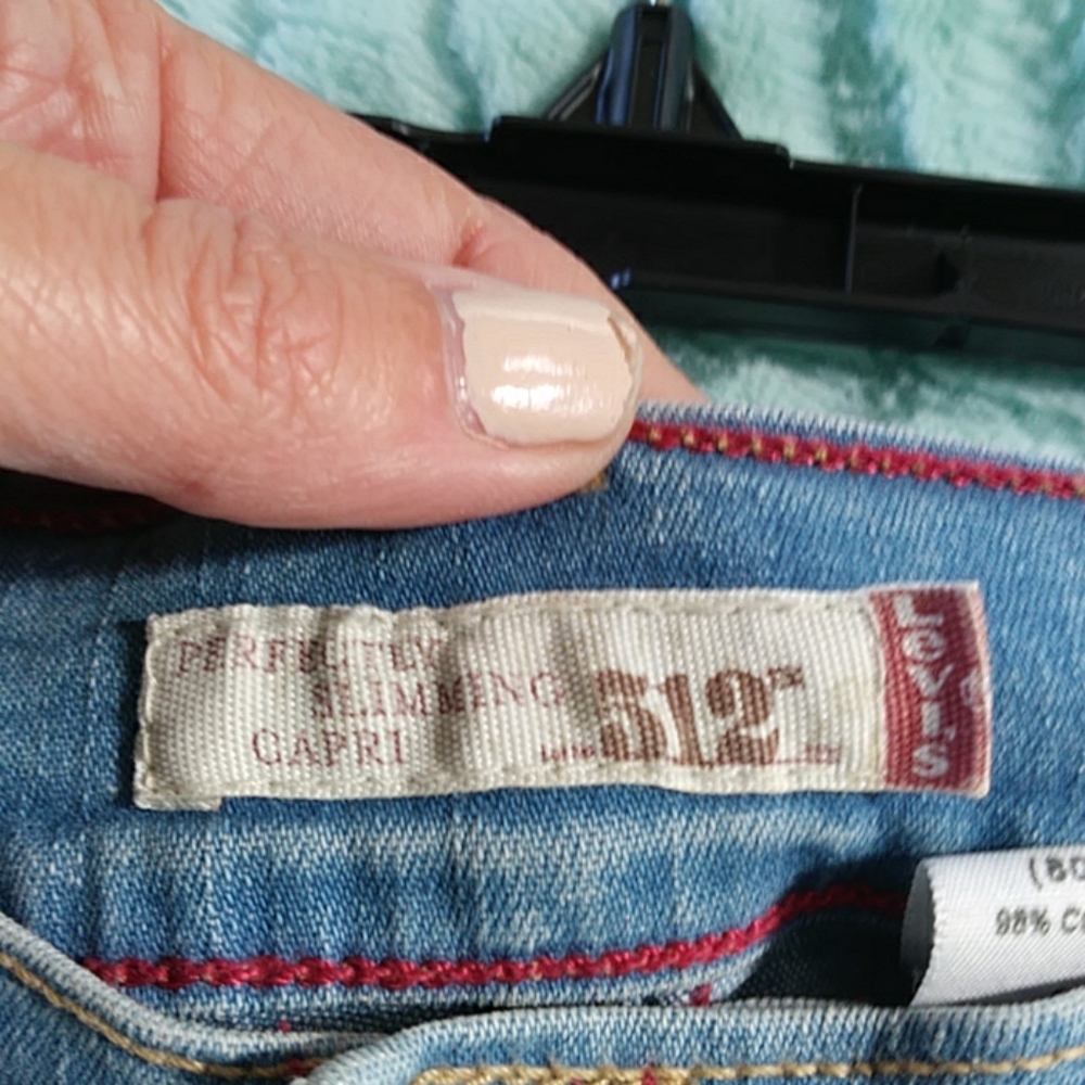 Levis 512 perfectly slimming capris - Picture 6 of 7